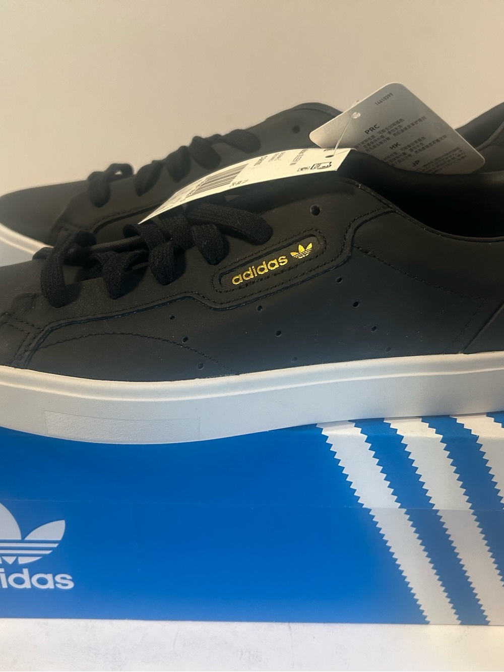 NWT Adidas Black Low-Top Sneakers with White Sole and Gold Logo - Size 9 - Picture 2 of 5